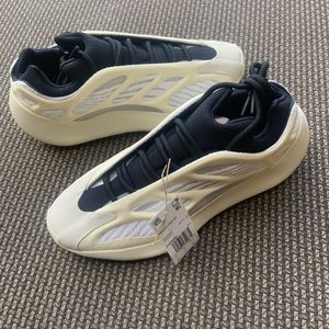 I’m selling 2 pairs of Yeezy shoes brand new authentic! Yeezy 700 v3 and boost!